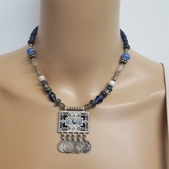 VINTAGE BOHO STYLE SILVERTONED NECKLACE WITH BLUE GLASS & STAINED WOOD BEADS - Picture 1 of 8